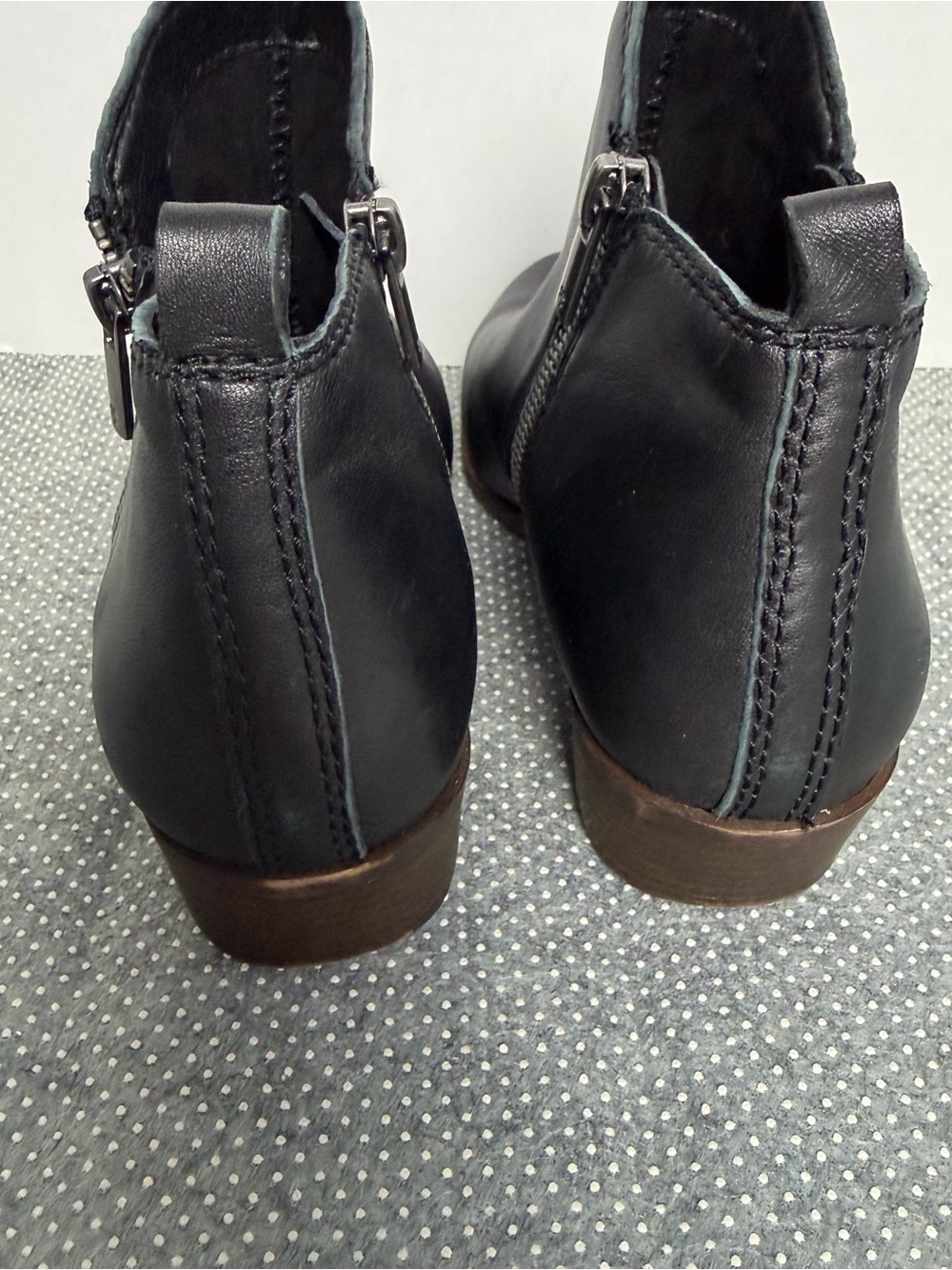Lucky Brand Women’s Black Ankle Bootie with Side Zipper size 7w - Picture 4 of 9